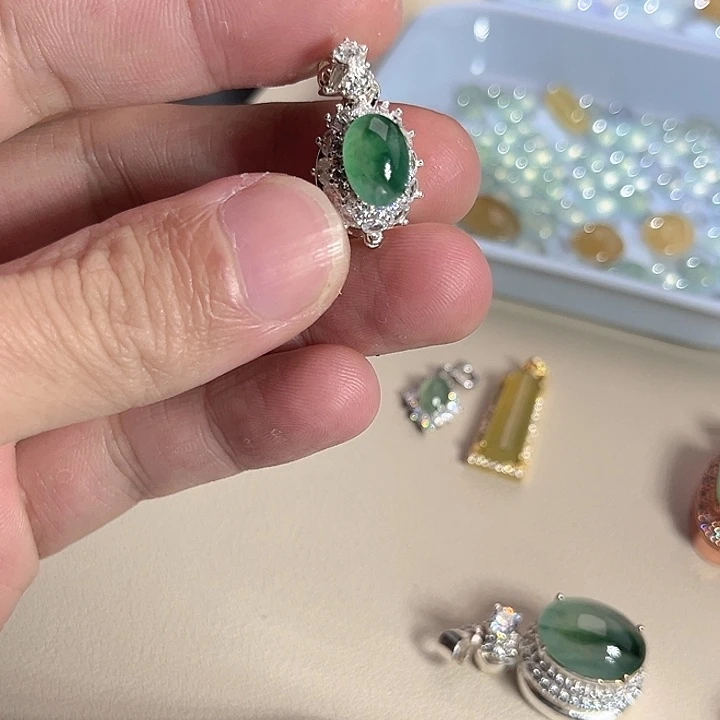 翡翠未镶嵌吊坠(不含链)