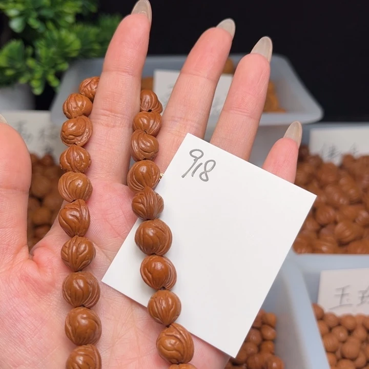迟***圈吊坠桃核小龙纹11左右37颗手持