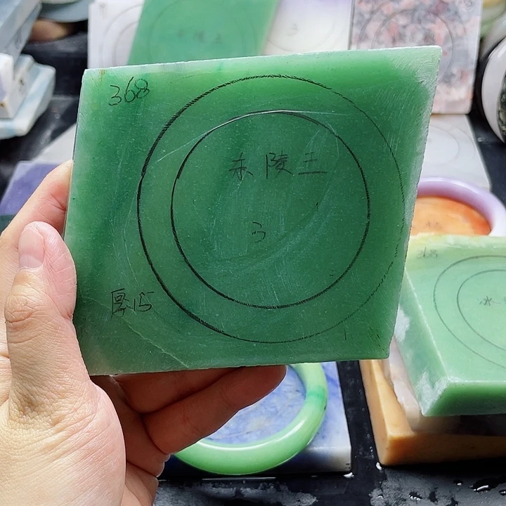 未镶嵌手镯石英质玉定制