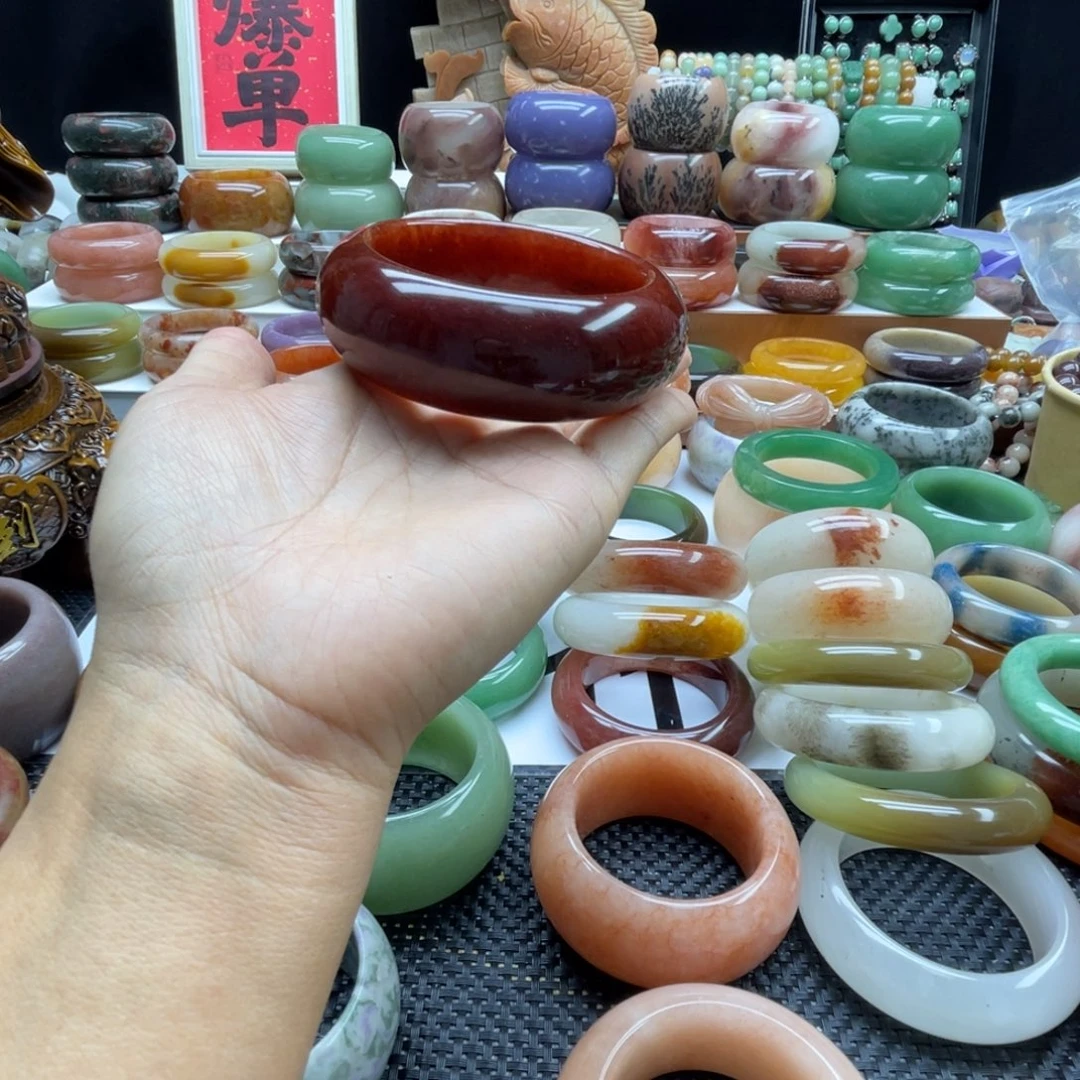 松***纪石英岩玉未镶嵌手镯