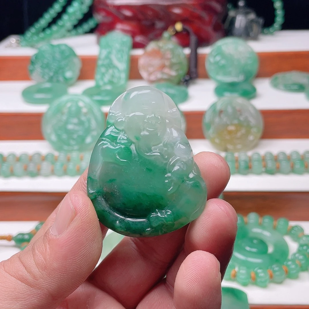 颈饰未镶嵌石英质玉