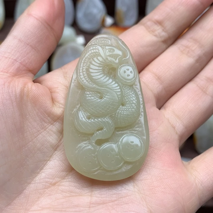 和田玉未镶嵌颈饰