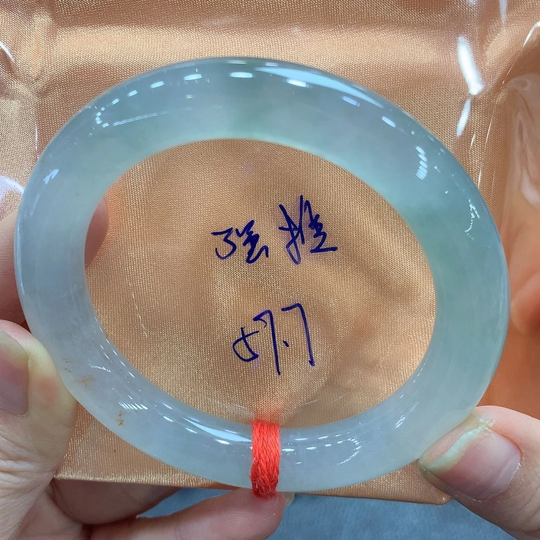 翡翠足金镶嵌手镯57.7圆条有纹裂