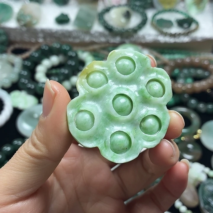 独山玉未镶嵌吊坠