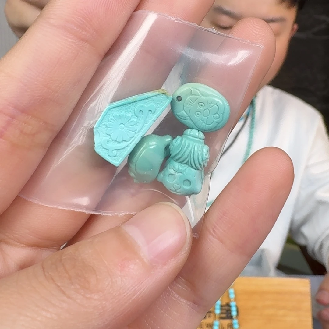绿松石未镶嵌珠宝奇石