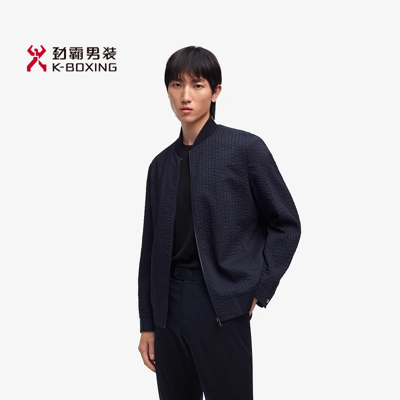 劲霸男装秋季微皱肌理轻薄透气舒适有型棒球领夹克外套┃HKDE1156