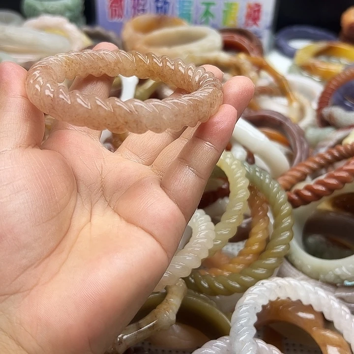 石英岩玉手镯未镶嵌快***天