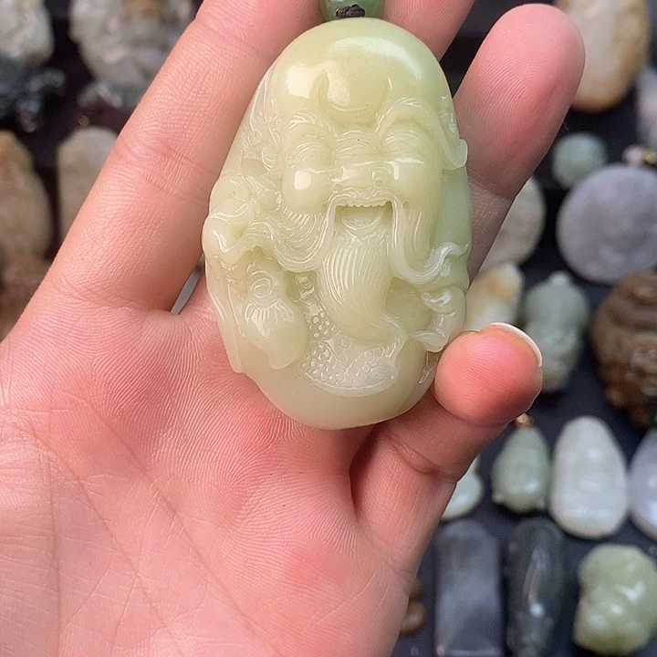 和田玉颈饰未镶嵌不**夫