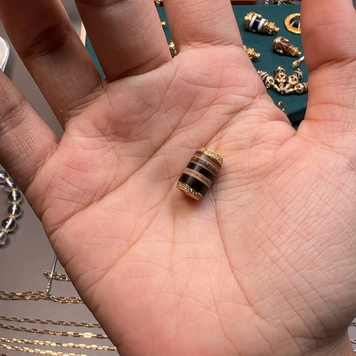玛瑙/玉髓22K金镶嵌颈饰