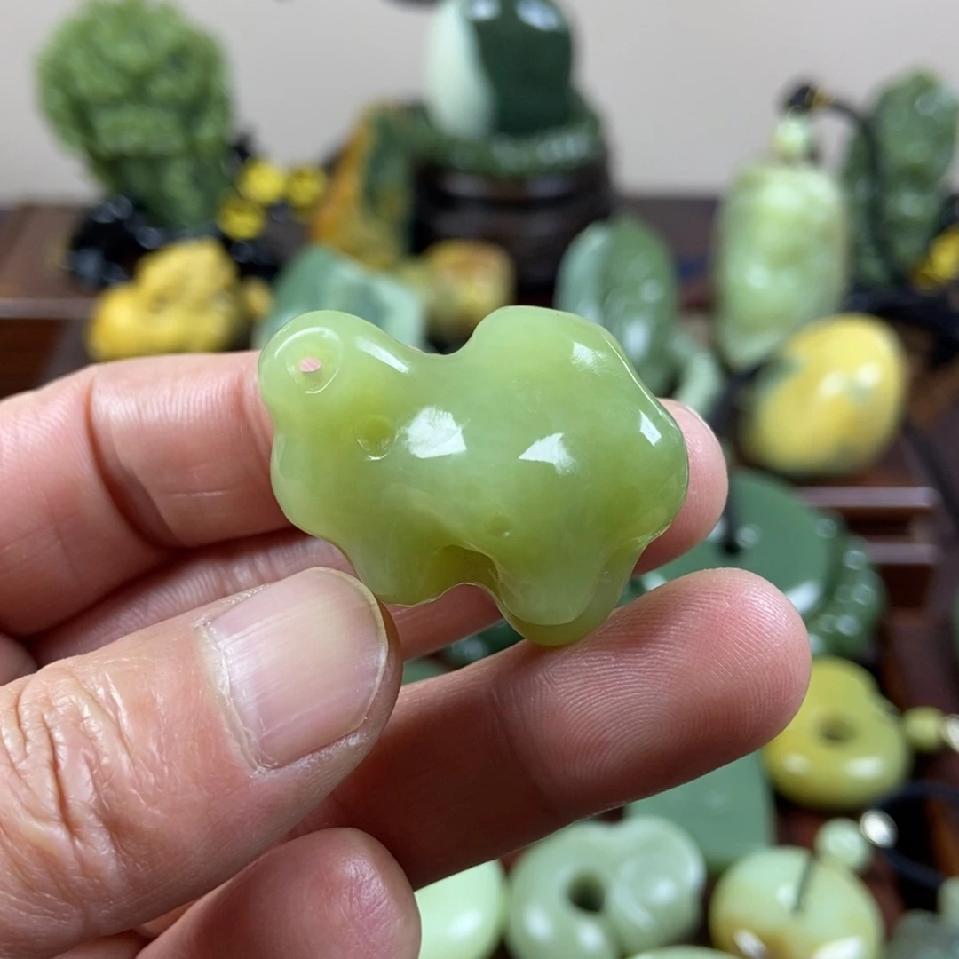 岫岩老玉（透闪石质玉）未镶嵌珠宝奇石