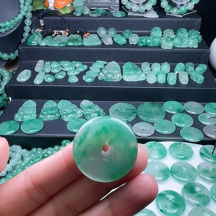 石英质玉未镶嵌颈饰