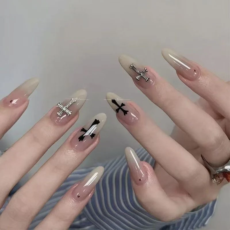 甜酷辣妹纯手工穿戴甲短款高级显白小众波点美甲