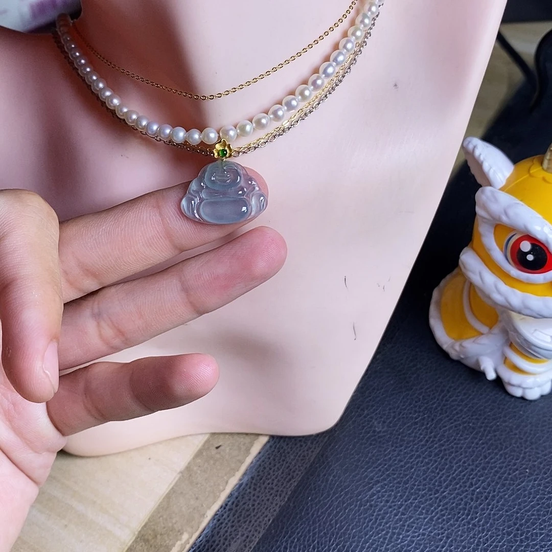 颈饰18K金镶嵌翡翠