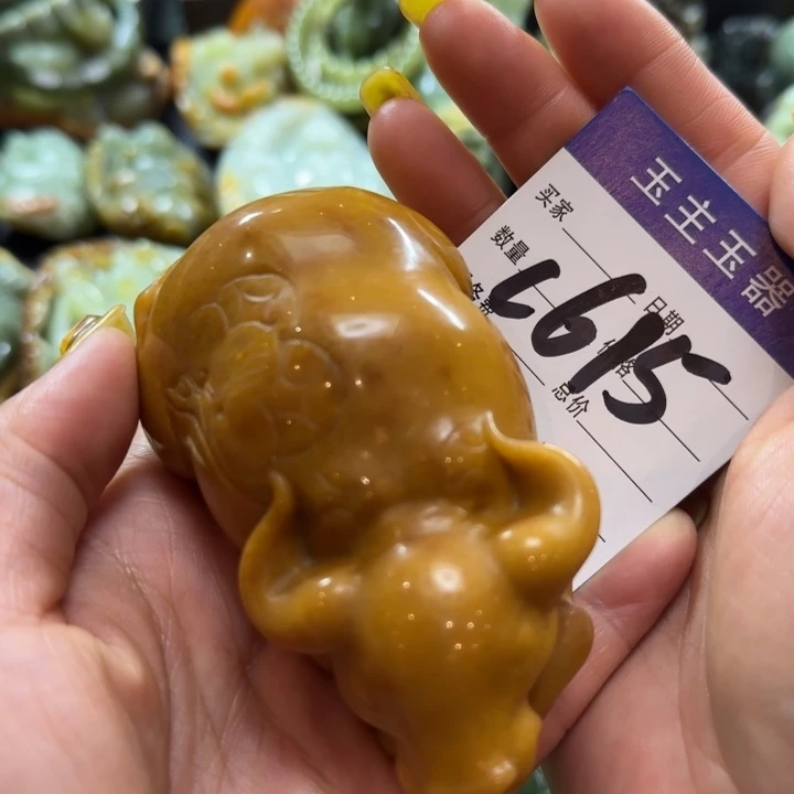 透闪石质玉未镶嵌把件