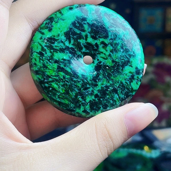 翡翠未镶嵌颈饰多样性