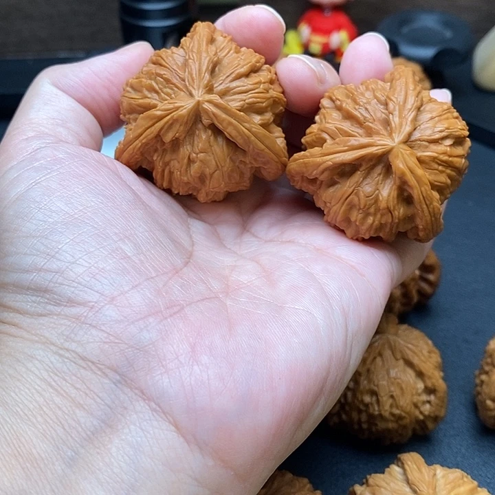 胜***利文玩核桃把件白奔