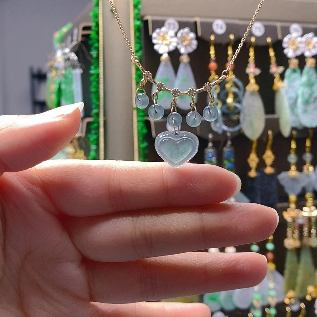 未镶嵌翡翠耳饰翡翠