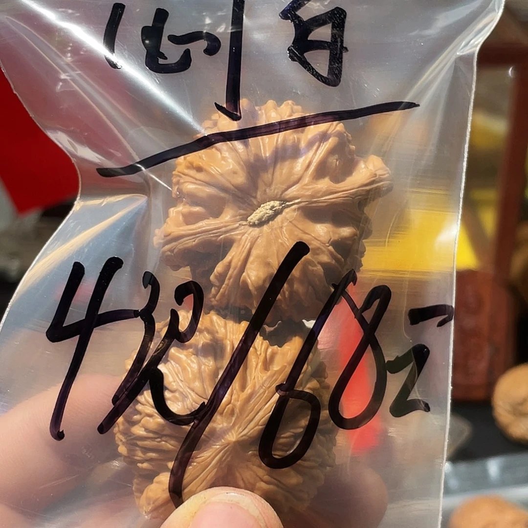 文玩核桃吊坠闷白