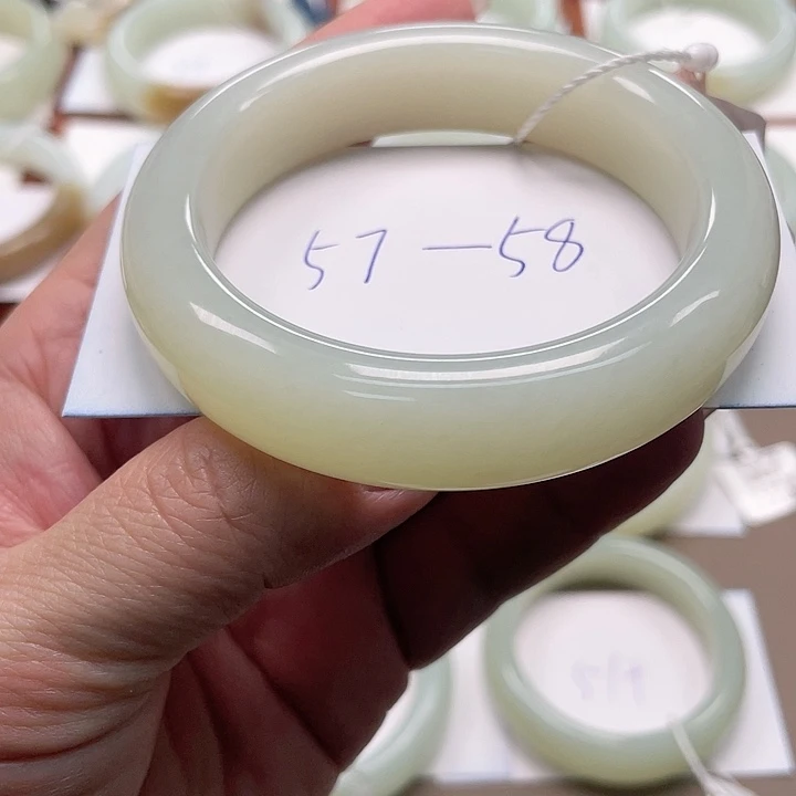 未镶嵌手镯和田玉