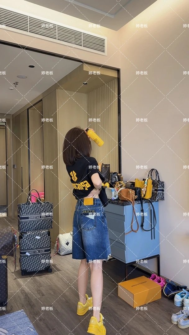 『婷老板』新款、P字母后兜百搭蓝色牛仔短裤777-22