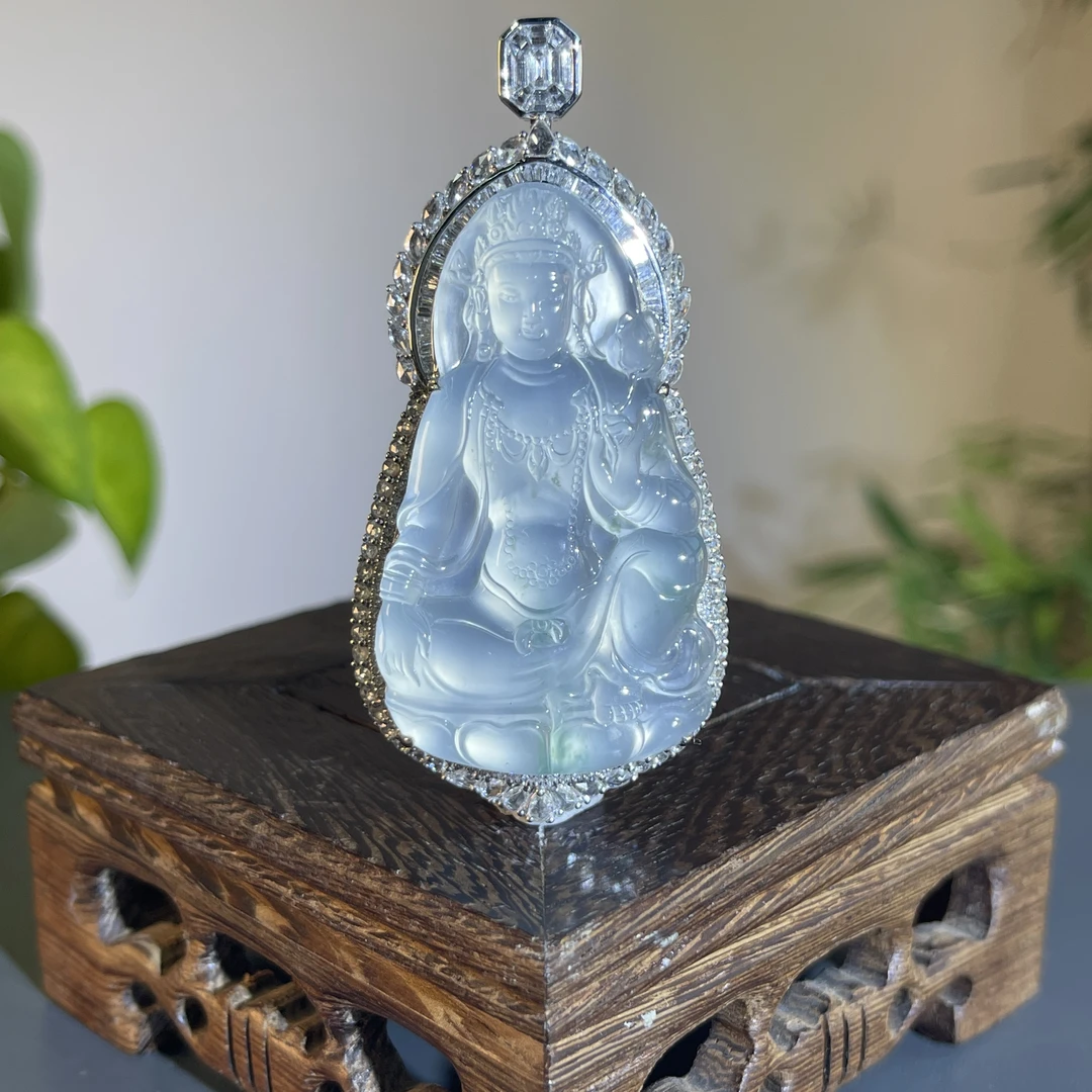 JTB13-200 天然缅甸A货翡翠 18K含钻镶嵌持莲观音  （尾款）