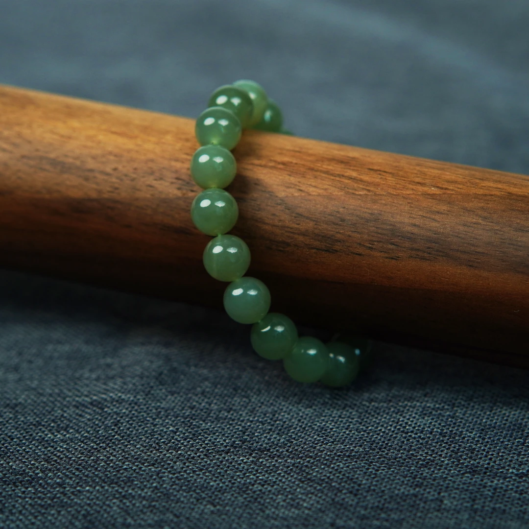 【杰我睿】10mm湖水绿和田玉手串*L020007