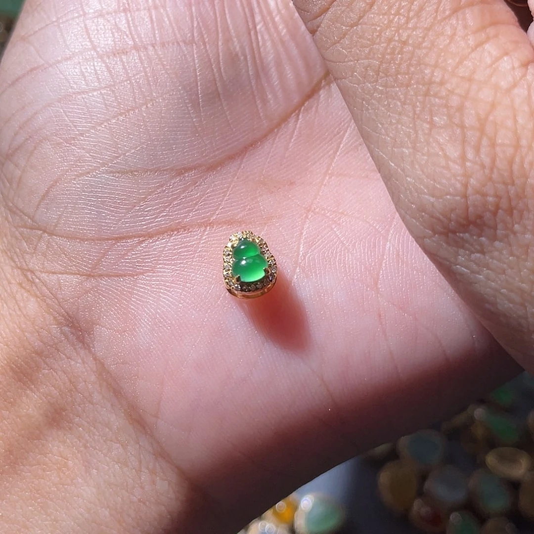 吊坠(不含链)18K金镶嵌翡翠