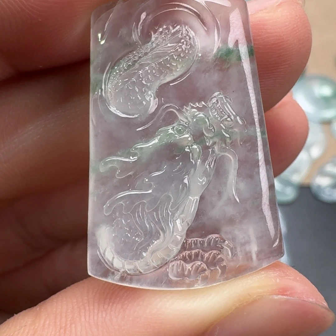 翡翠未镶嵌颈饰