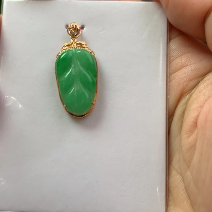 翡翠颈饰18K金镶嵌翡翠翡翠吊坠