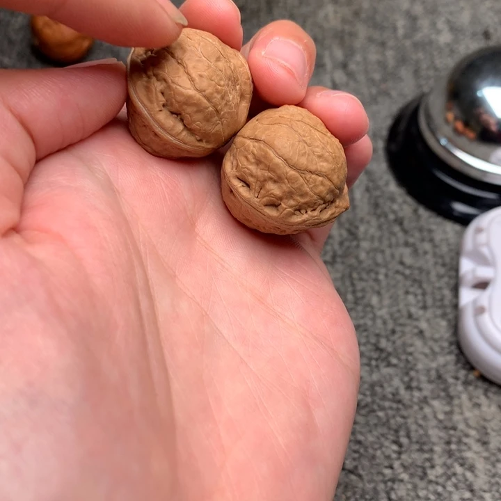 文玩核桃吊坠金蟾。