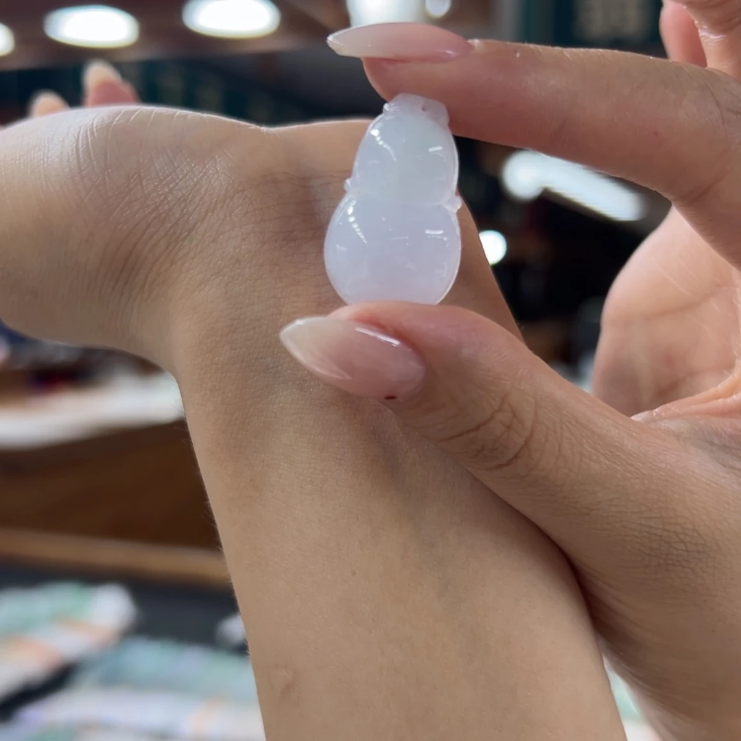 @***己翡翠未镶嵌颈饰多样性发一