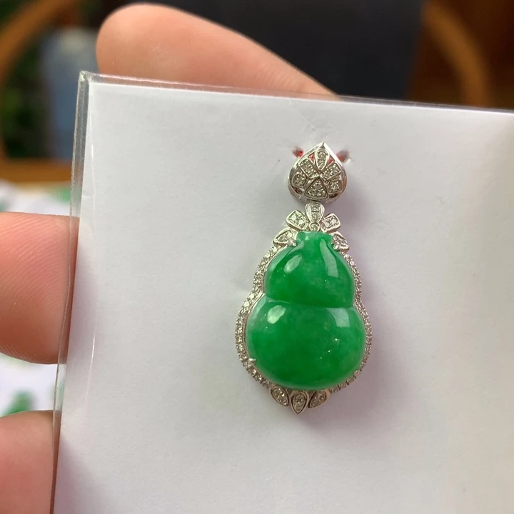 翡翠18K金镶嵌颈饰翡翠吊坠