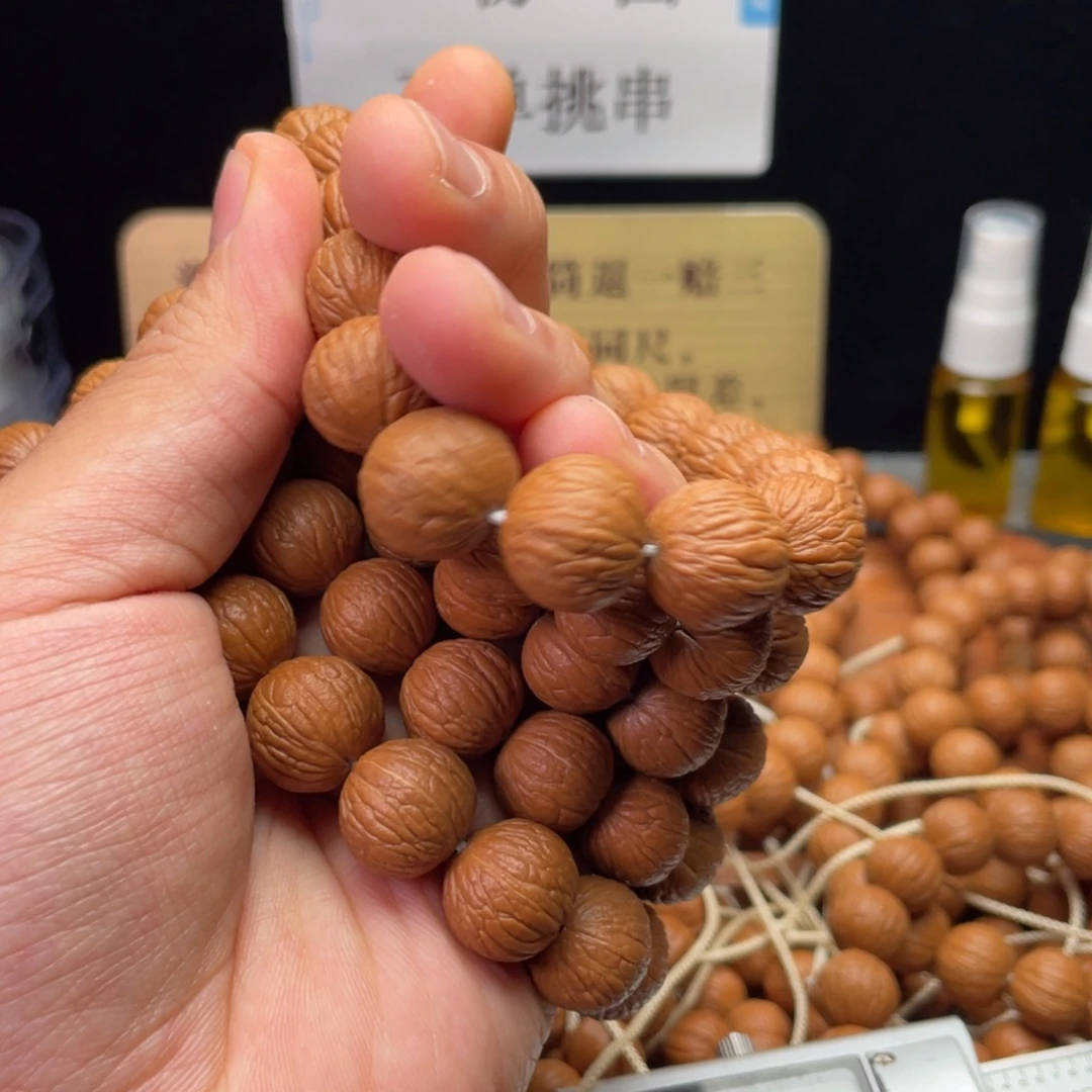 猴头核桃吊坠凤羽