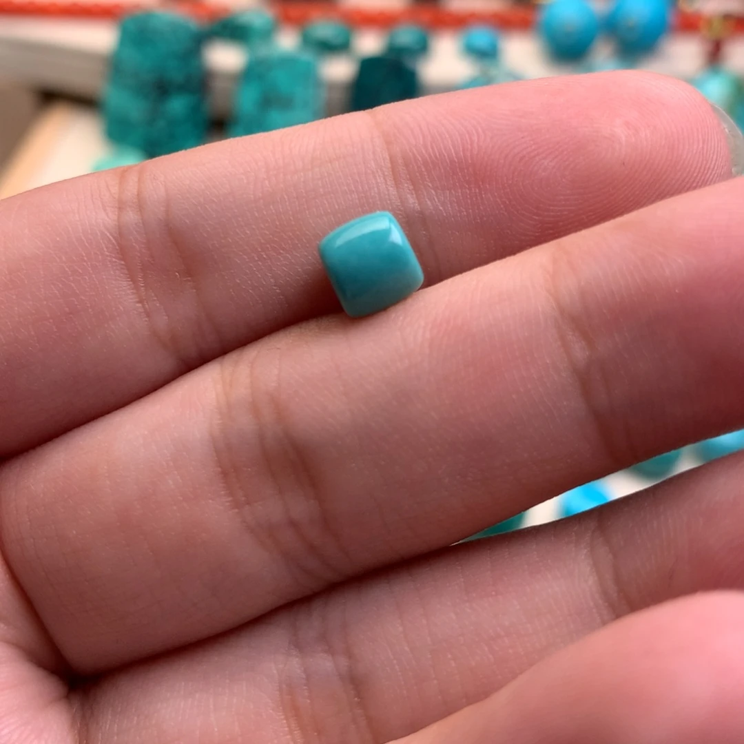 风***起绿松石未镶嵌珠宝奇石