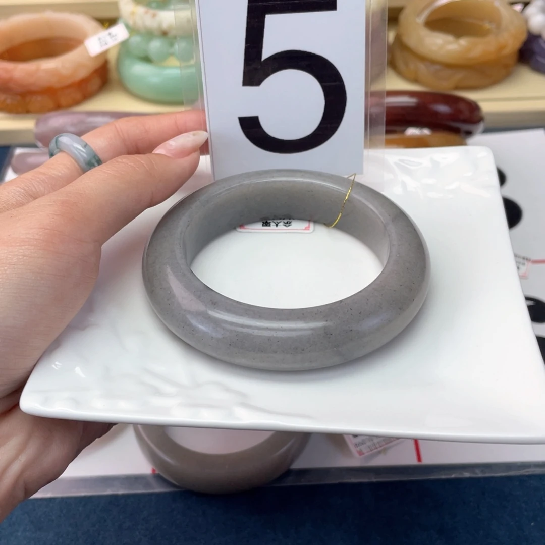 石英岩玉未镶嵌手镯