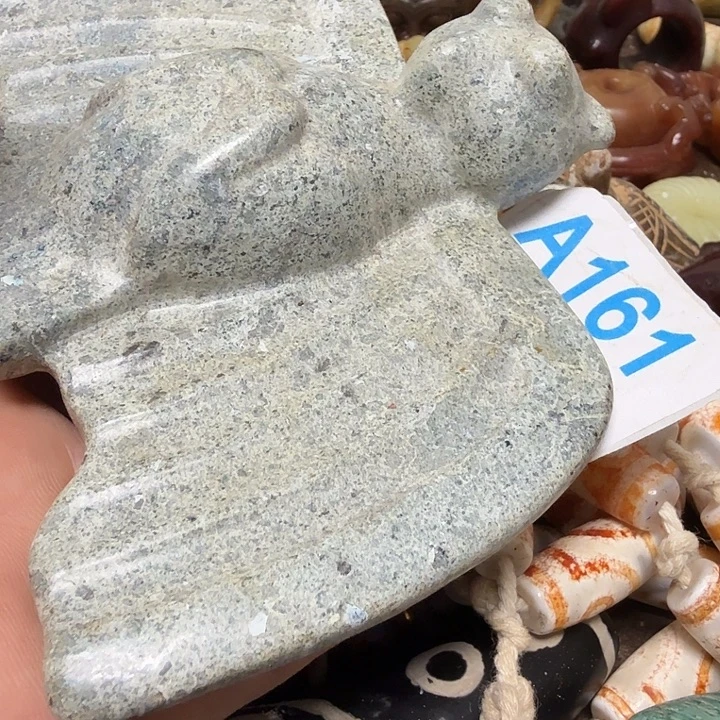 小***新和田玉未镶嵌颈饰