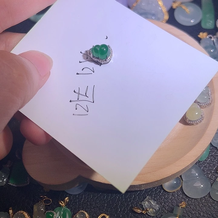 翡翠未镶嵌挂件11
