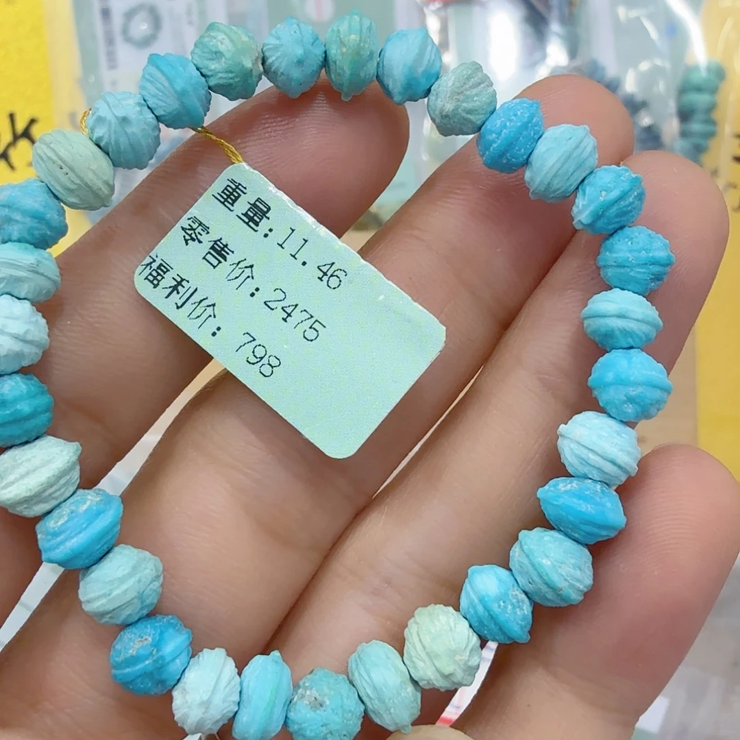 宇***哔绿松石未镶嵌珠宝奇石