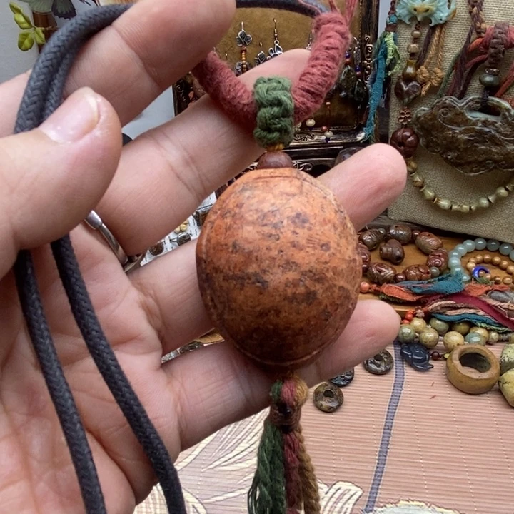 未镶嵌岫岩河磨玉（透闪石质玉）挂件宝***生