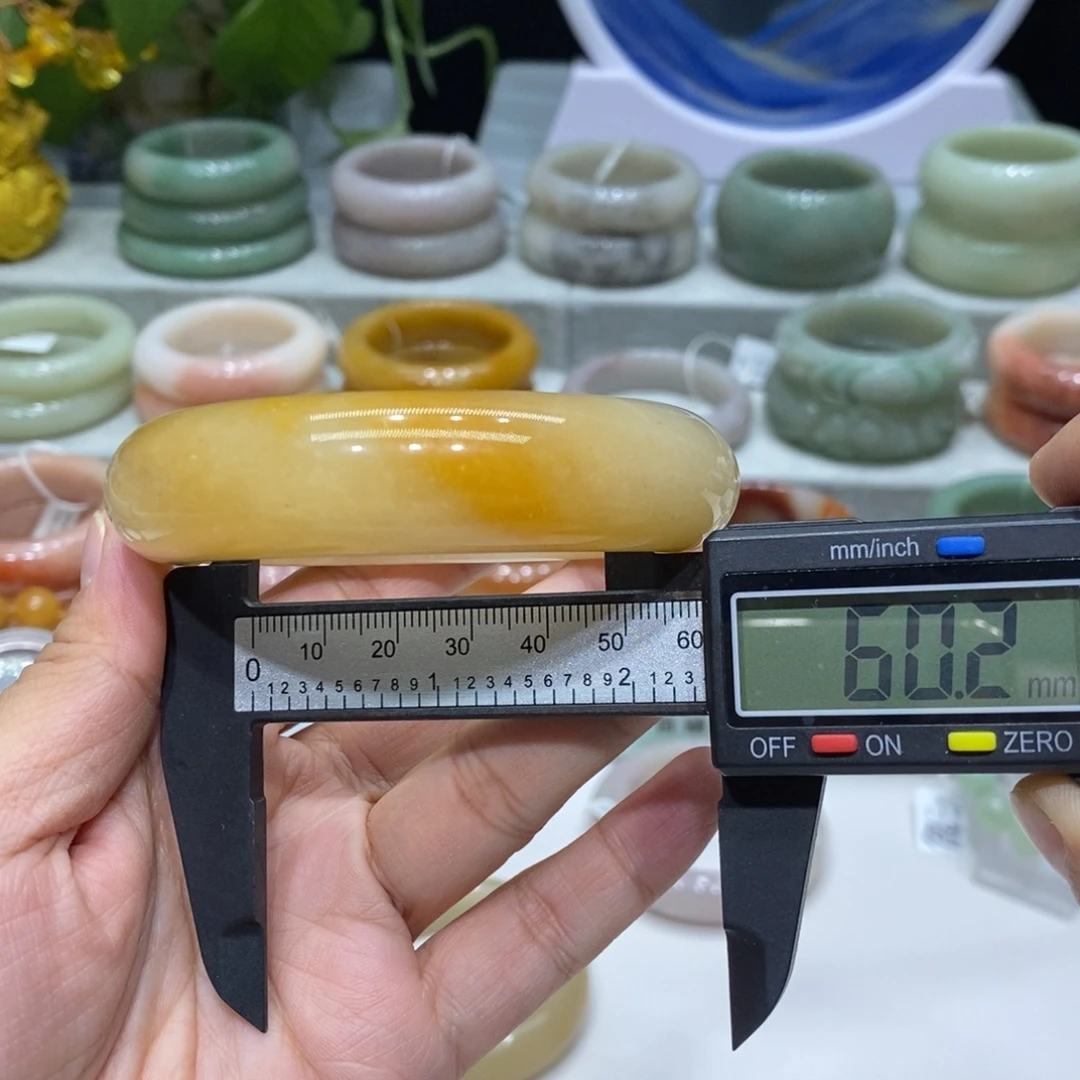 石英岩玉未镶嵌手镯