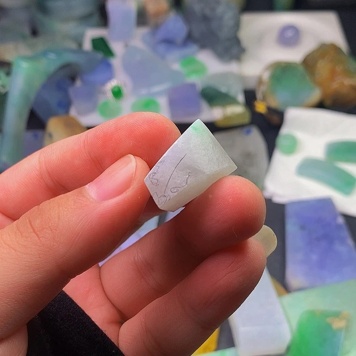 翡翠挂件未镶嵌料子