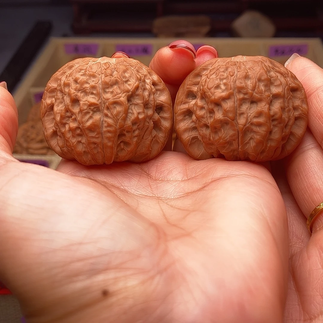 文玩核桃吊坠血麒麟41