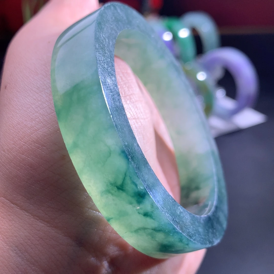 定制翡翠未镶嵌翡翠手镯