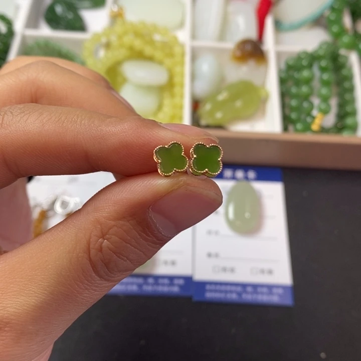 和田玉（碧玉）耳饰18K金镶嵌