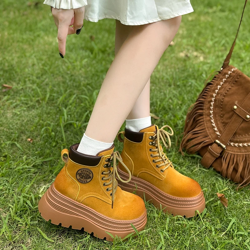 马丁靴女鞋2025秋季新款百搭网红工装靴户外登山鞋大黄靴短靴子女
