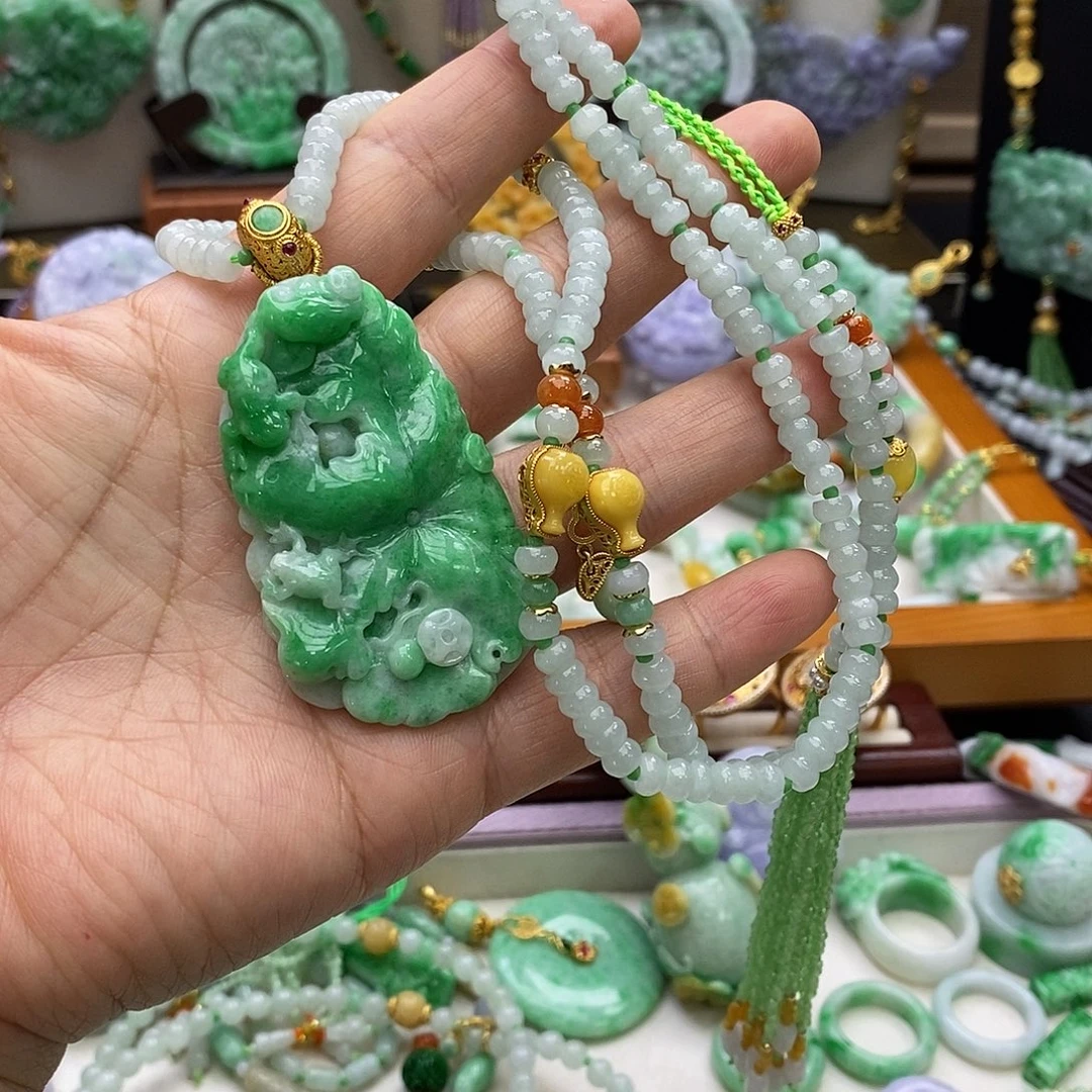 翡翠未镶嵌颈饰吊坠