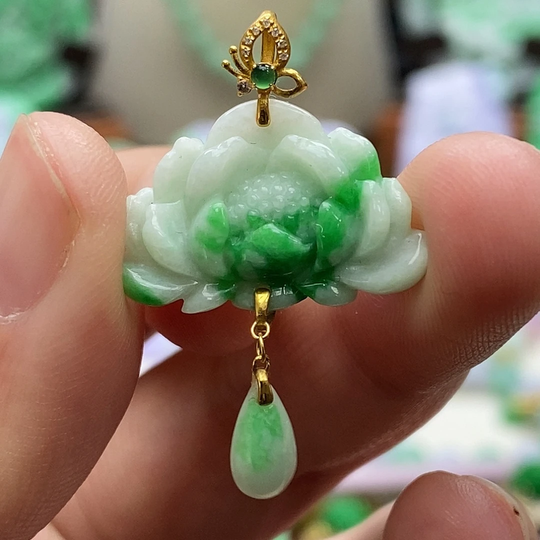 翡翠18K金镶嵌颈饰吊坠