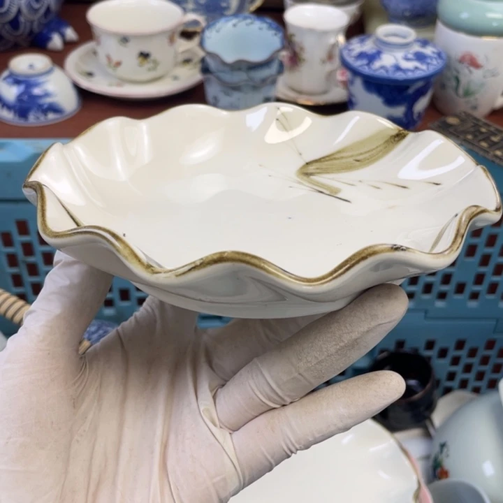 他家瓷器真美…开播了
