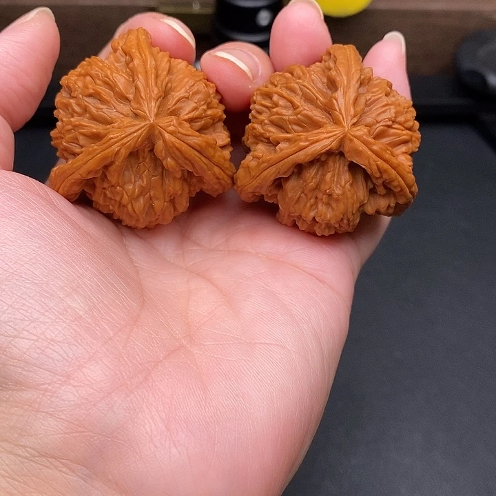 文玩核桃把件白奔