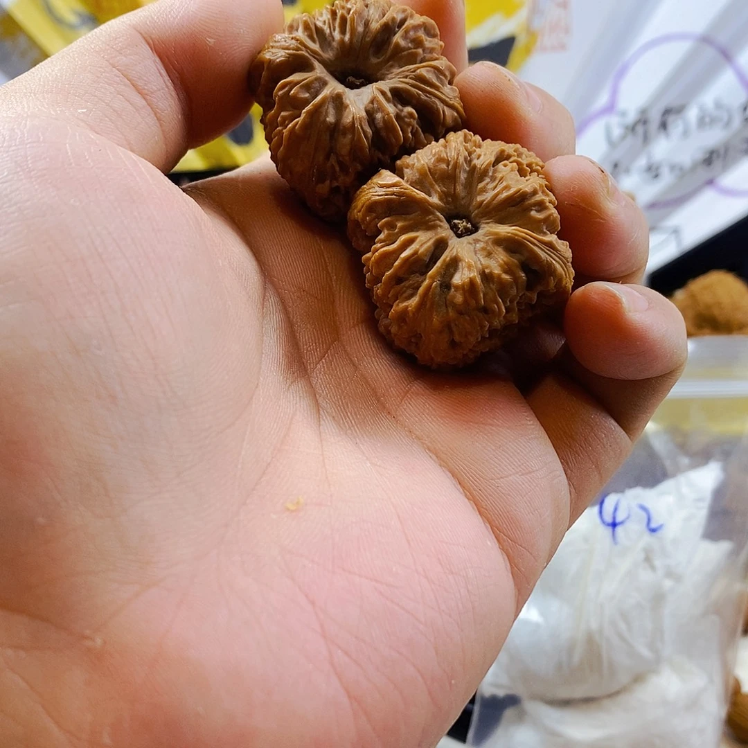 文玩核桃手把件37全品凹底南疆